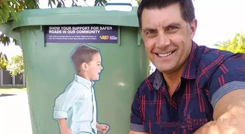 行車安全出奇招：垃圾桶上貼安全標(biāo)識(shí)，提醒司機(jī)‘不要超速’