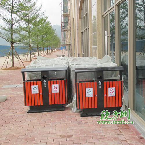 廣州清遠地產(chǎn)物業(yè)公司，增添欣方圳鋼木垃圾桶